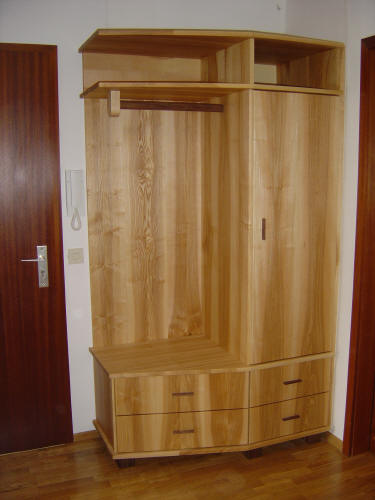 Garderobenschrank